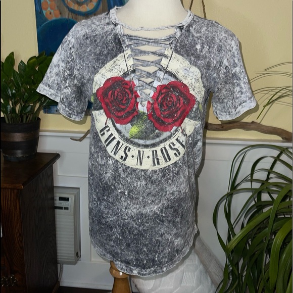 Cute Band tshirt. GNR - Picture 2 of 5